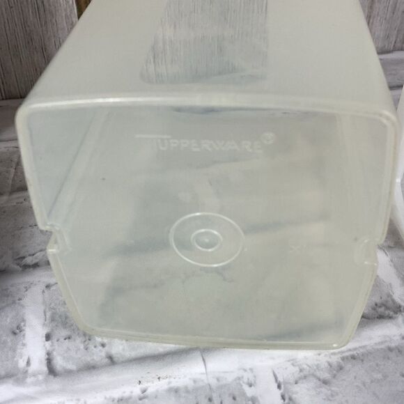 Tupperware Pickle Keeper - Picture 7 of 7
